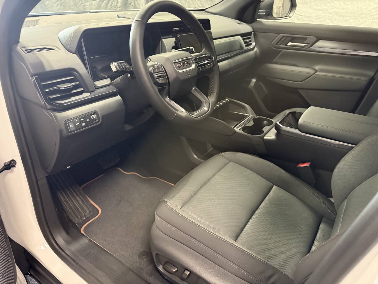 Used 2026 GMC Terrain AT4 w/ Convenience Package III AWD/4WD image 14