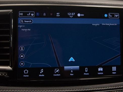 Used 2024 Chrysler Pacifica Limited FWD image 6