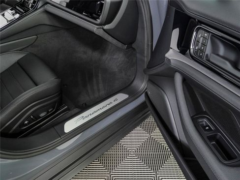 New 2026 Porsche Panamera image 26