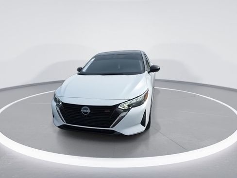 Used 2025 Nissan Sentra SR w/ SR Premium Package image 3