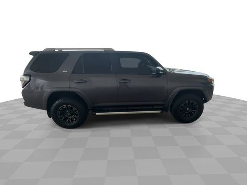 Used 2018 Toyota 4Runner SR5 AWD/4WD image 9