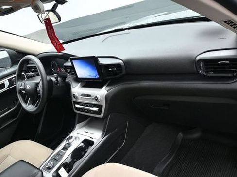 Used 2023 Ford Explorer 4WD image 11