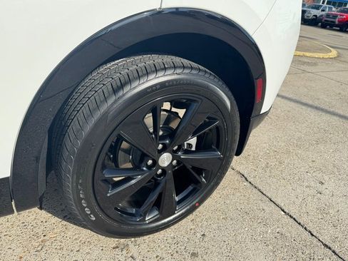 Used 2021 Buick Envision Essence w/ Sport Touring Package image 28