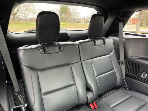 Used 2025 Ford Explorer ST image 31