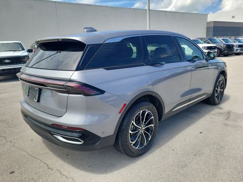 Used 2024 Lincoln Nautilus Premier AWD/4WD image 5