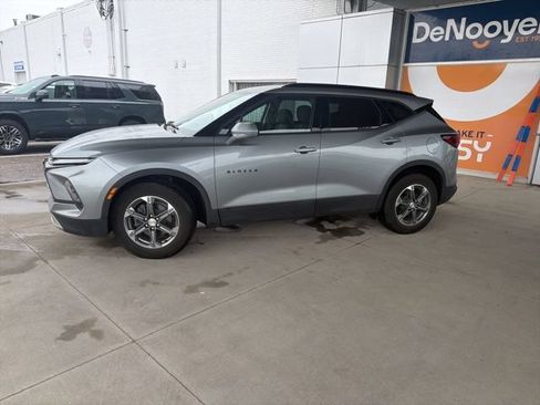 Used 2023 Chevrolet Blazer LT w/ Convenience Package AWD/4WD image 3