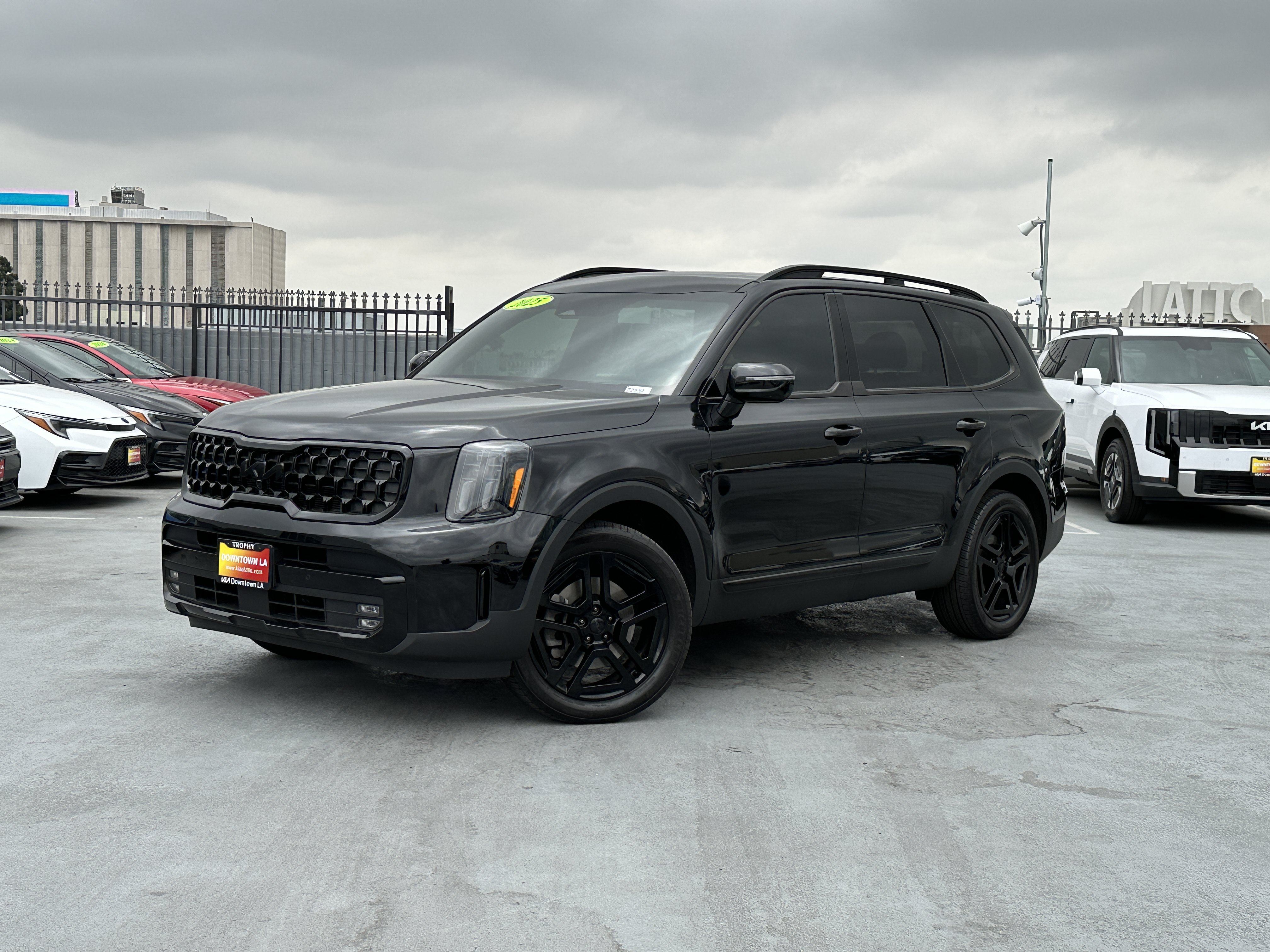 Used 2025 Kia Telluride SX Prestige X-Line AWD/4WD image 2