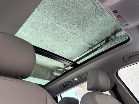 Used 2020 Volkswagen Tiguan SE w/ Panoramic Sunroof Package FWD image 17