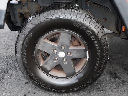 Used 2012 Jeep Wrangler Unlimited Sport image 33