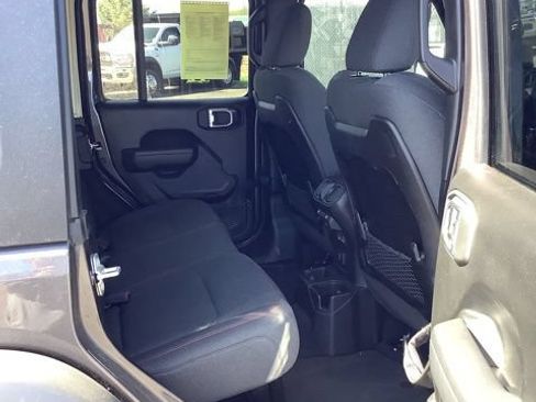 Certified 2025 Jeep Wrangler Unlimited Rubicon AWD/4WD image 18
