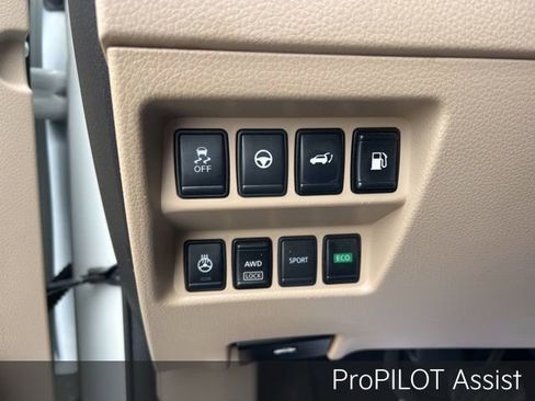 Used 2020 Nissan Rogue SV w/ Sun & Sound Touring Package image 10