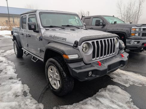 Used 2020 Jeep Gladiator Sport w/ Quick Order Package 24S image 3
