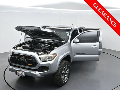 Used 2016 Toyota Tacoma TRD Sport image 31