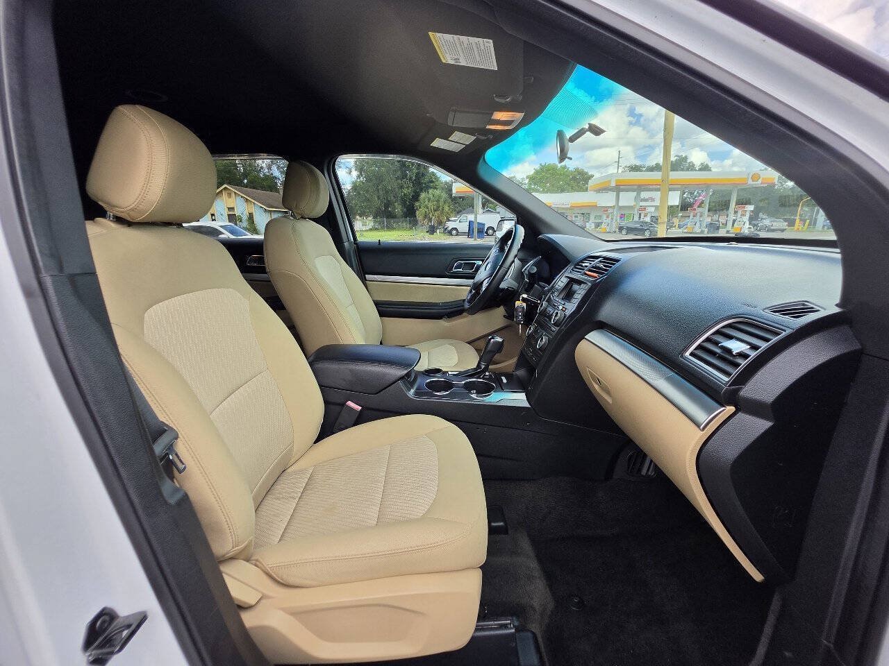 Used 2017 Ford Explorer FWD image 18