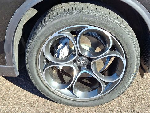 Used 2022 Alfa Romeo Stelvio Ti image 8