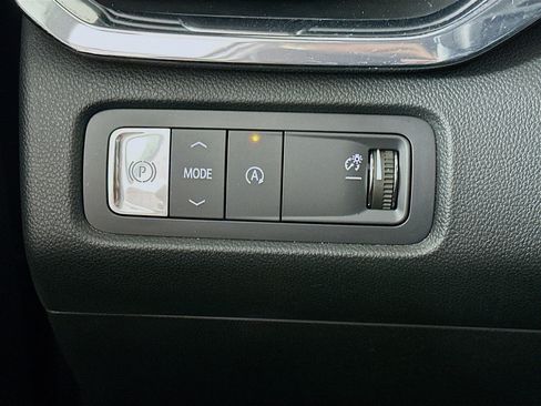 Used 2025 GMC Acadia Elevation image 17