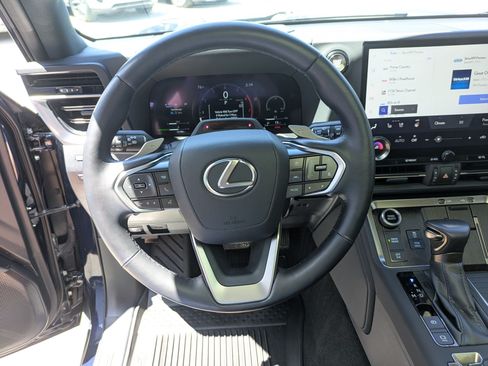 Used 2024 Lexus GX 550 w/ Accessory Package (2T) AWD/4WD image 16
