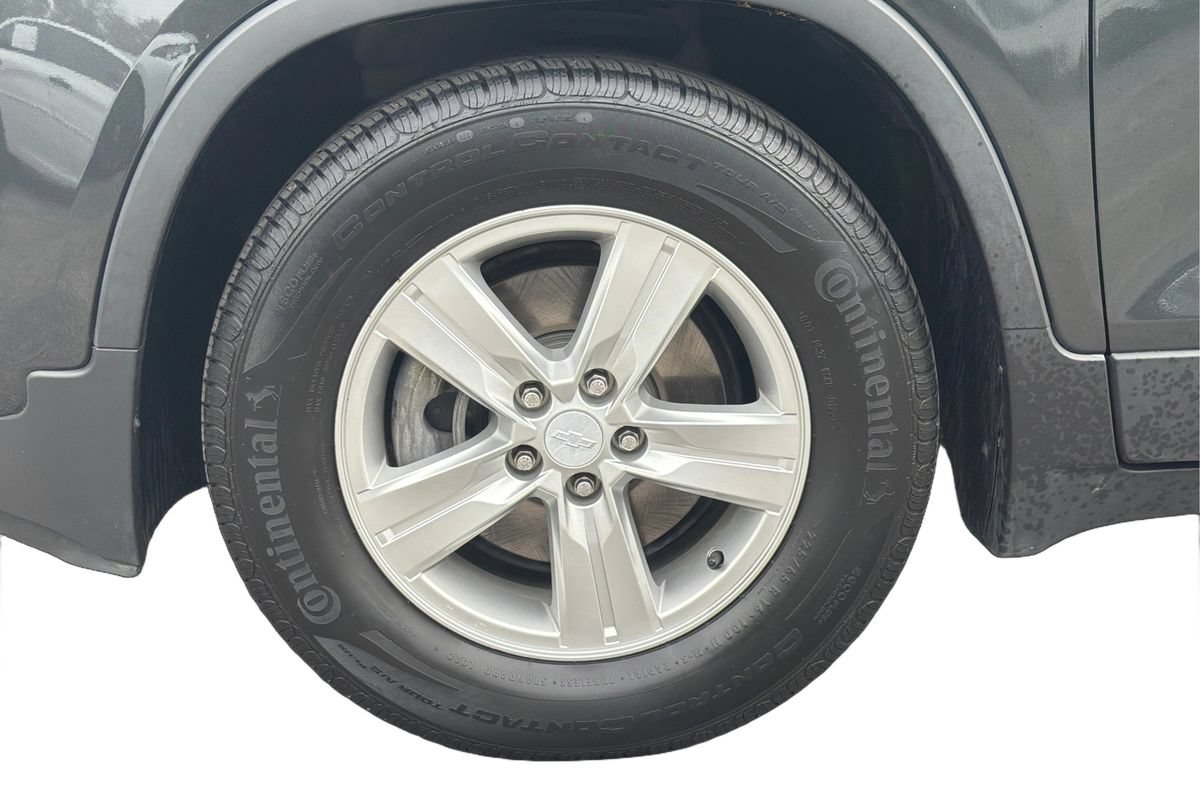 Used 2020 Chevrolet Trax LS w/ Tint and Cruise Package FWD image 24