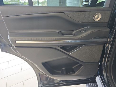 New 2026 Lincoln Navigator Reserve image 11