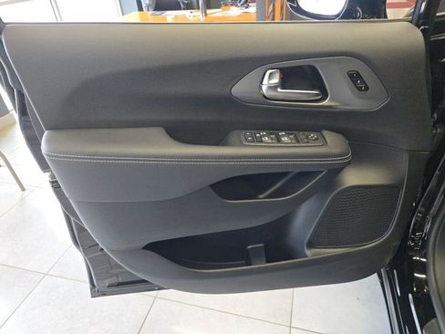 New 2025 Chrysler Pacifica Select image 15