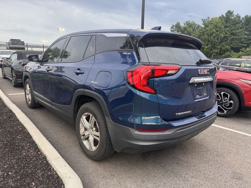 Used 2020 GMC Terrain SLE FWD image 2