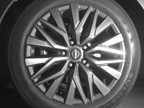 Used 2025 Nissan Altima 2.5 SV FWD image 12