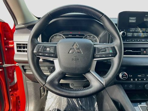 Used 2024 Mitsubishi Outlander SE Black Edition AWD/4WD image 11