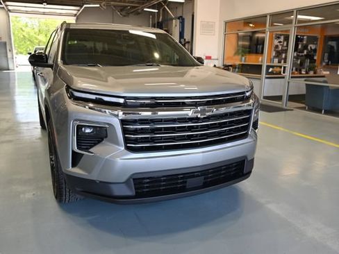 New 2026 Chevrolet Traverse LT w/ LPO, Floor Liner Package FWD image 3