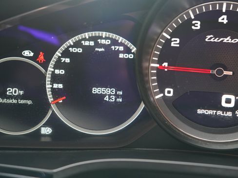 Used 2021 Porsche Cayenne Turbo image 34