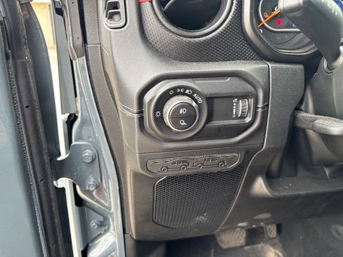 Used 2025 Jeep Gladiator Rubicon AWD/4WD image 25