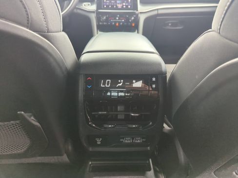 Used 2022 Jeep Grand Cherokee L Laredo w/ Luxury Tech Group I RWD image 34