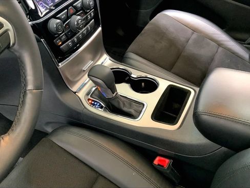 Used 2019 Jeep Grand Cherokee Altitude RWD image 17