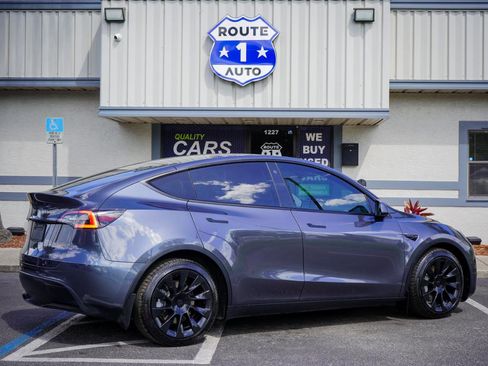 Used 2022 Tesla Model Y Long Range image 6