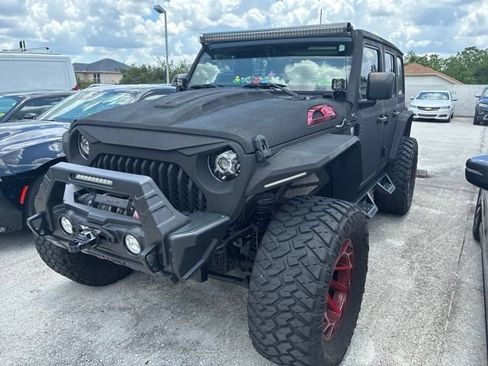 Used 2018 Jeep Wrangler Unlimited Sahara w/ Uconnect 4C Nav & Sound Group AWD/4WD image 3
