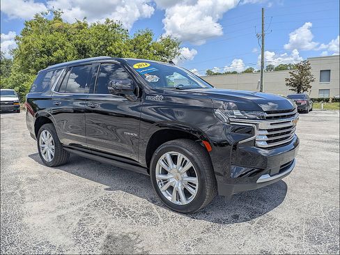 Used 2024 Chevrolet Tahoe High Country RWD image 2
