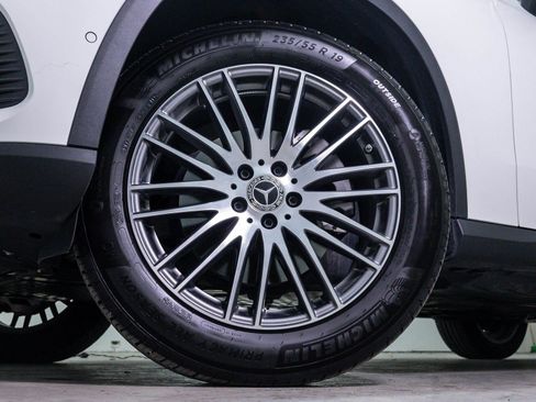 Used 2025 Mercedes-Benz GLC 300 4MATIC image 6