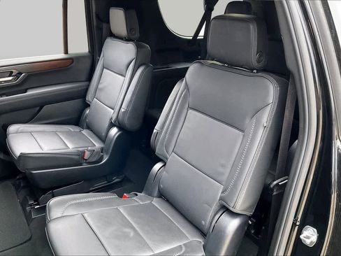 Used 2025 GMC Yukon XL Denali AWD/4WD image 18