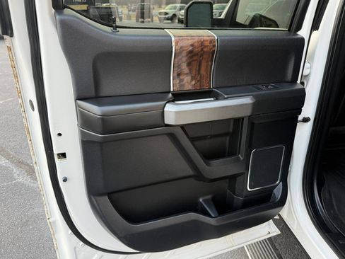 Used 2015 Ford F150 Platinum w/ Equipment Group 701A Luxury image 9