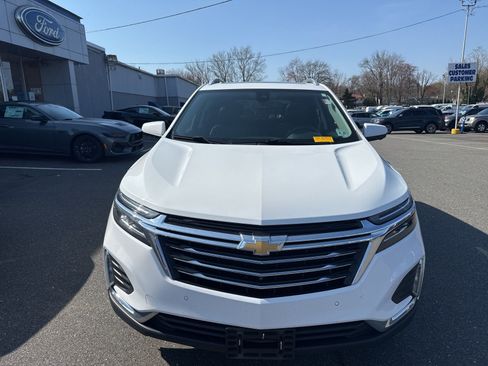 Used 2022 Chevrolet Equinox Premier image 2