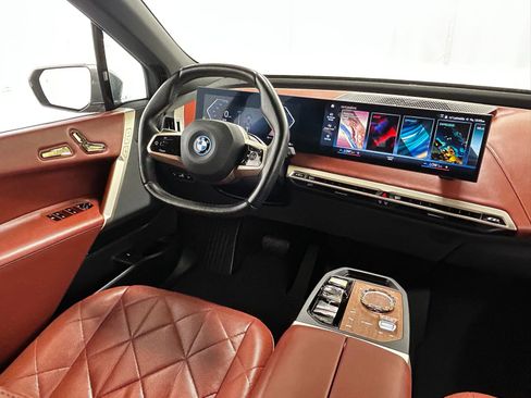 Used 2023 BMW iX xDrive50 w/ Premium Package AWD/4WD image 10