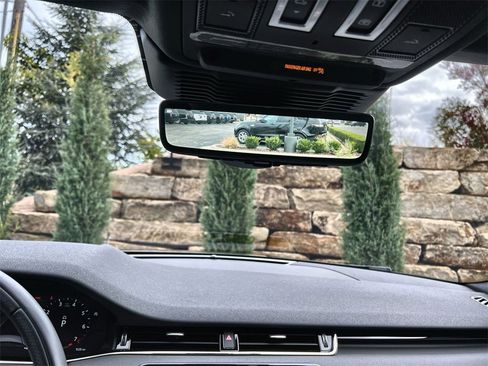 Certified 2022 Land Rover Range Rover Evoque R-Dynamic SE image 20