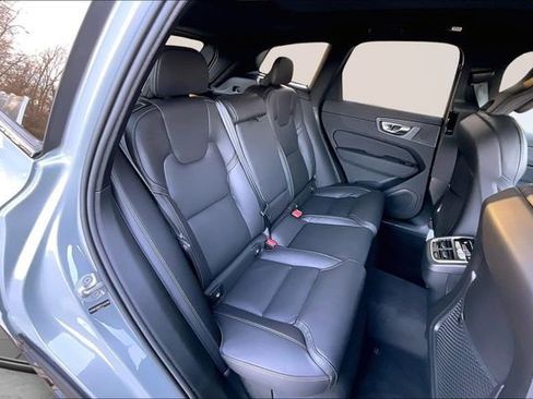 New 2026 Volvo XC60 B5 Ultra w/ Climate Package AWD/4WD image 11