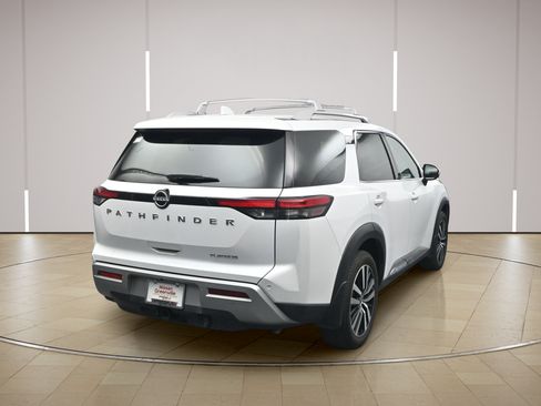 Certified 2025 Nissan Pathfinder Platinum w/ Cargo Package FWD image 7