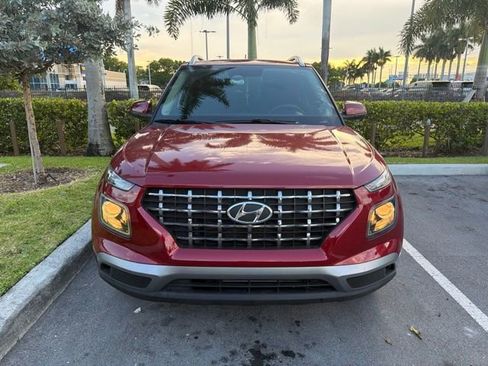 Certified 2024 Hyundai Venue SEL FWD image 2
