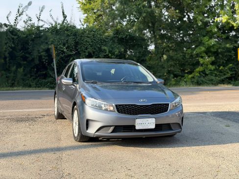 Used 2017 Kia Forte S FWD image 8