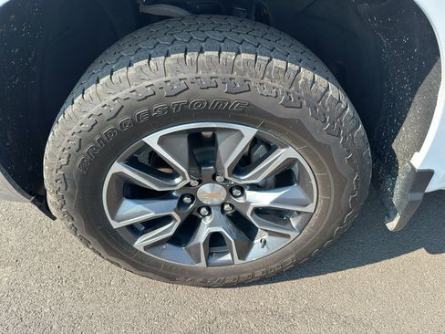 Used 2023 Chevrolet Silverado 1500 LT w/ Z71 Off-Road Package AWD/4WD image 18