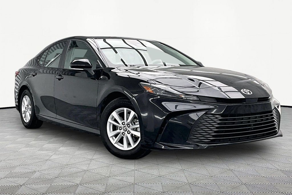 Used 2025 Toyota Camry LE FWD image 12
