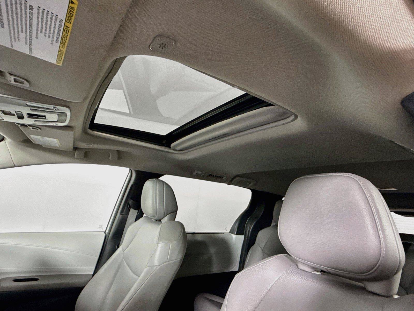 Certified 2025 Toyota Sienna XLE FWD image 6