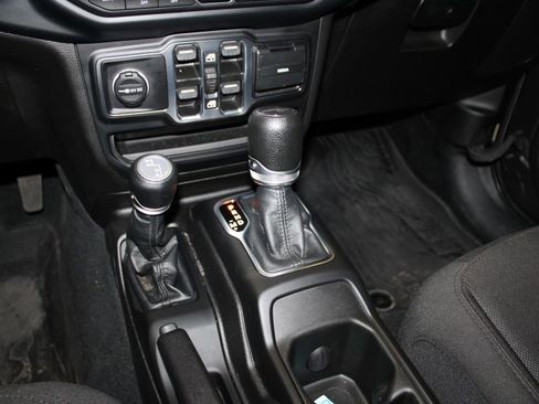 Used 2023 Jeep Gladiator Willys image 20