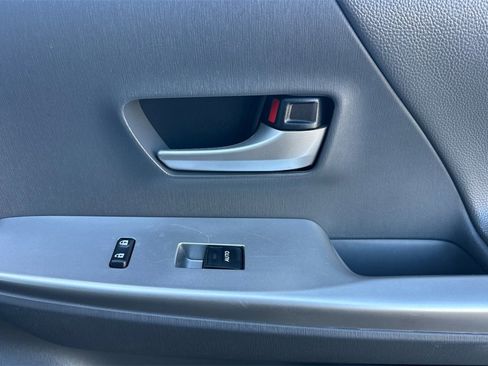 Used 2013 Toyota Prius V Three image 19